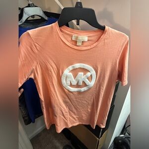 Great Condition (M) Micheal KORS pink Short sleeve shirt with wool emblem print